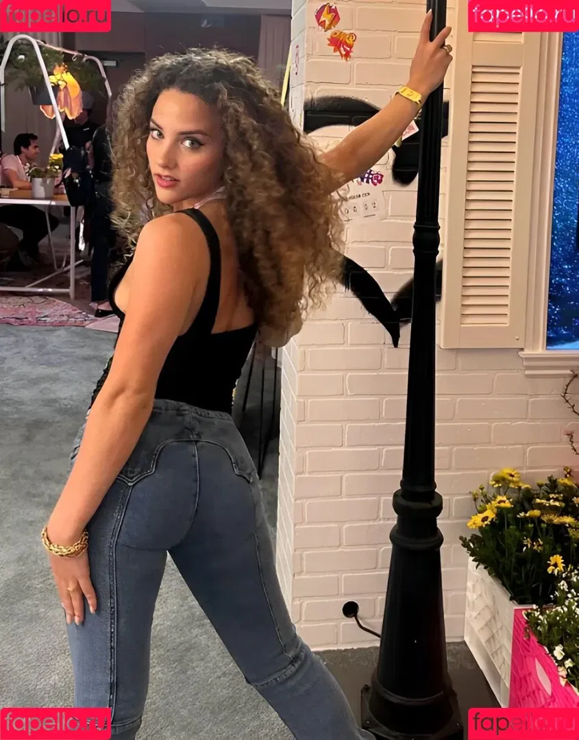 Sofie Dossi / sofiedossi Onlyfans Photo Gallery 