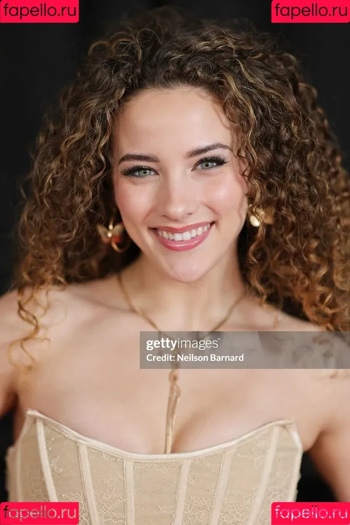 Sofie Dossi / sofiedossi Onlyfans Photo Gallery 