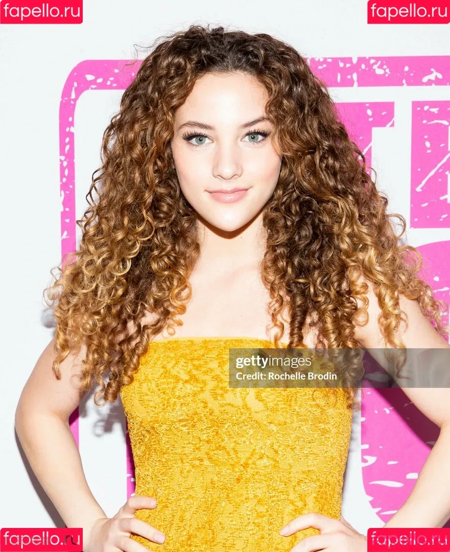Sofie Dossi / sofiedossi Onlyfans Photo Gallery 