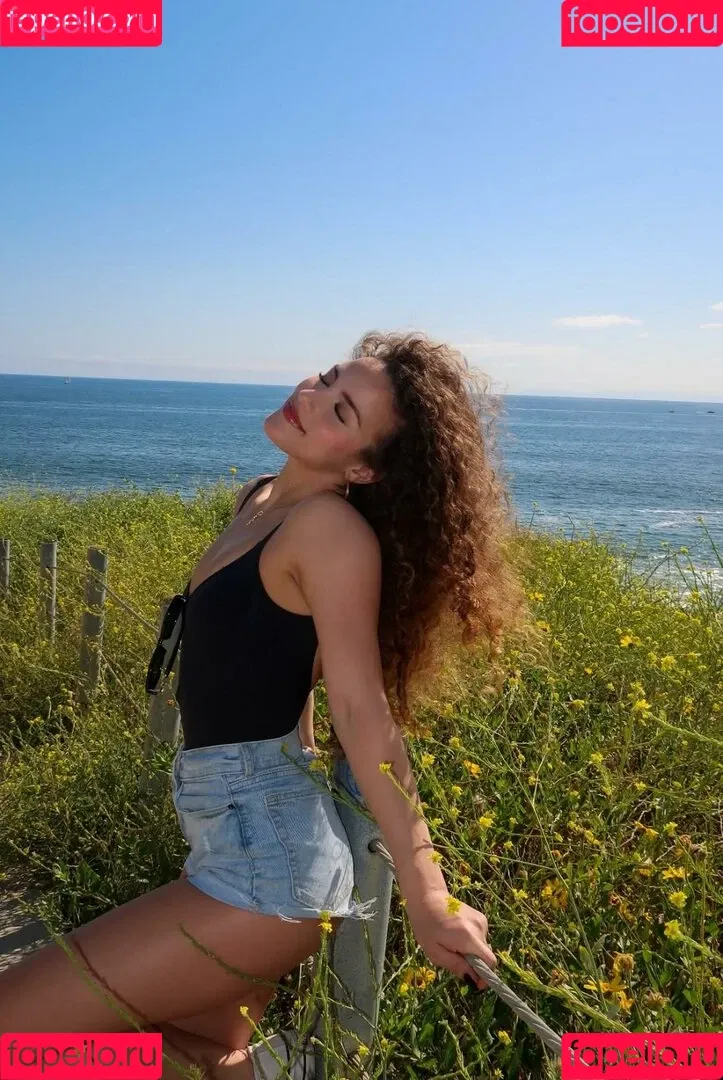 Sofie Dossi / sofiedossi Onlyfans Photo Gallery 