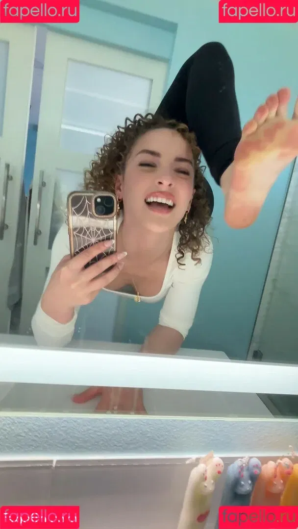 Sofie Dossi / sofiedossi Onlyfans Photo Gallery 