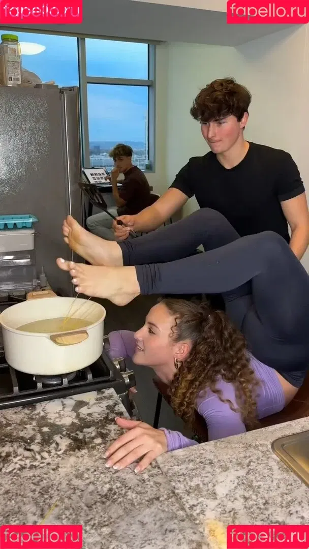 Sofie Dossi / sofiedossi Onlyfans Photo Gallery 