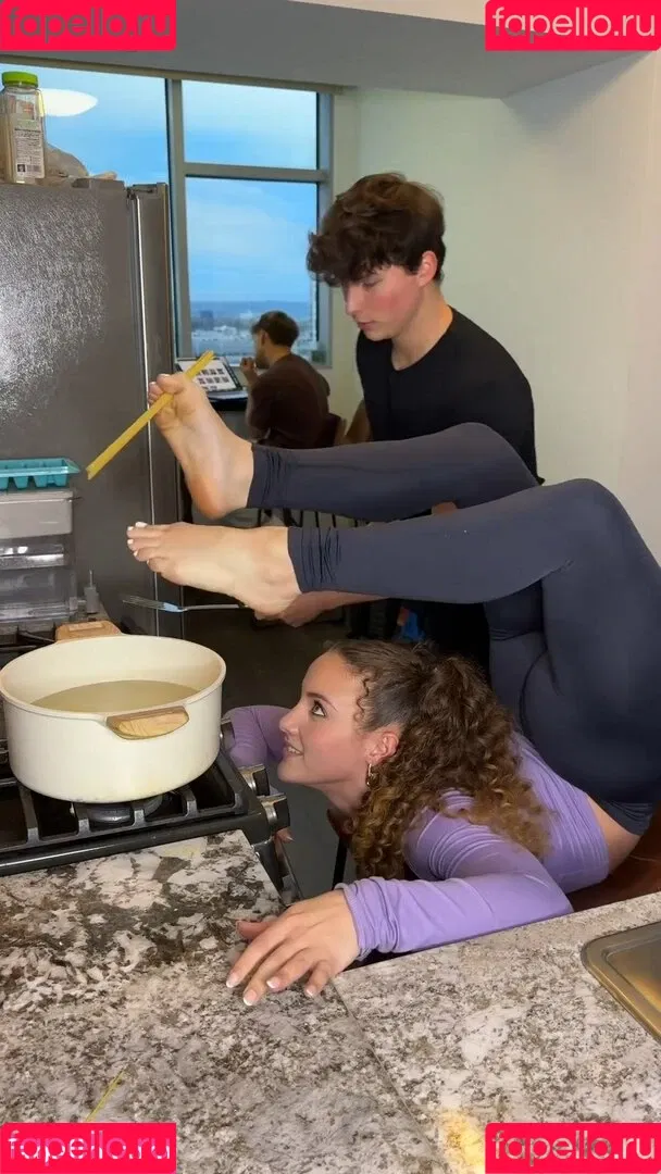 Sofie Dossi / sofiedossi Onlyfans Photo Gallery 
