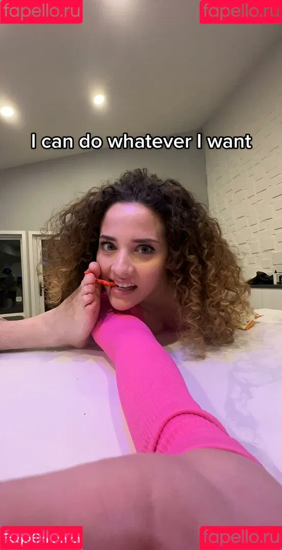 Sofie Dossi / sofiedossi Onlyfans Photo Gallery 