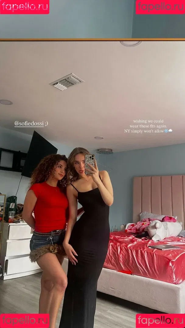 Sofie Dossi / sofiedossi Onlyfans Photo Gallery 