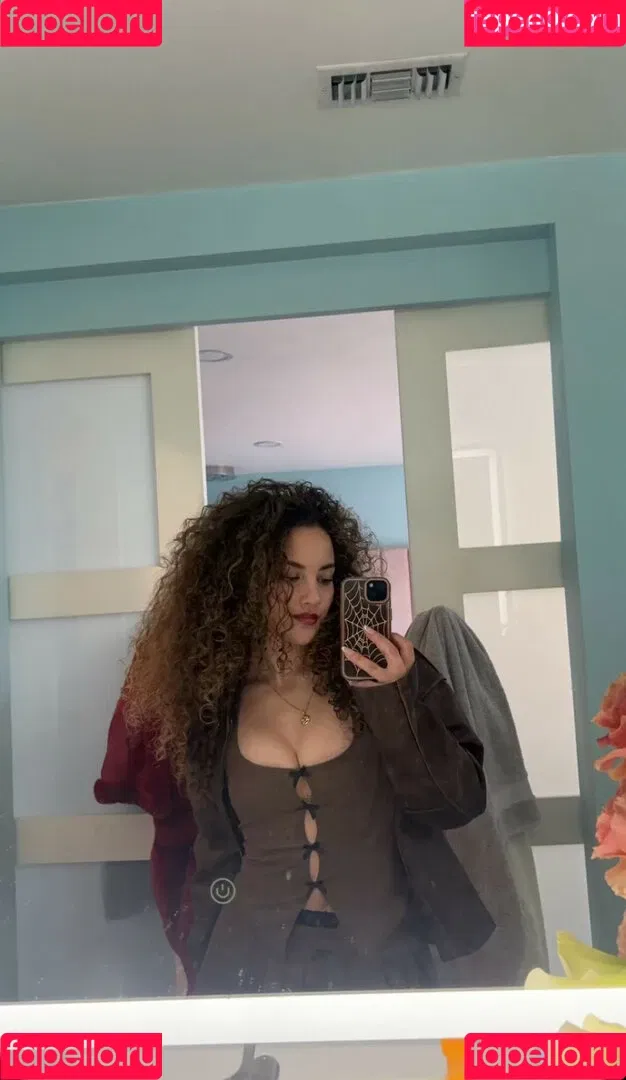 Sofie Dossi / sofiedossi Onlyfans Photo Gallery 