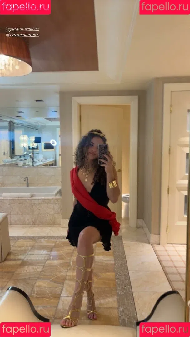 Sofie Dossi / sofiedossi Onlyfans Photo Gallery 