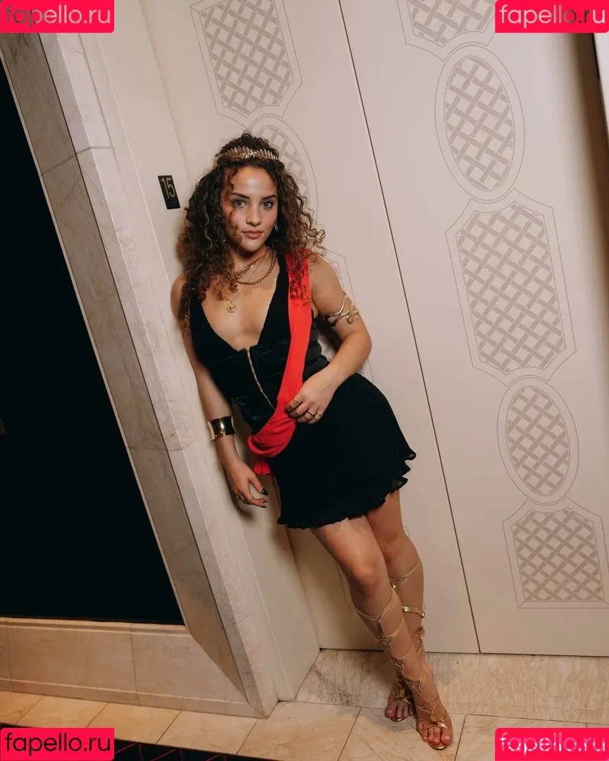 Sofie Dossi / sofiedossi Onlyfans Photo Gallery 