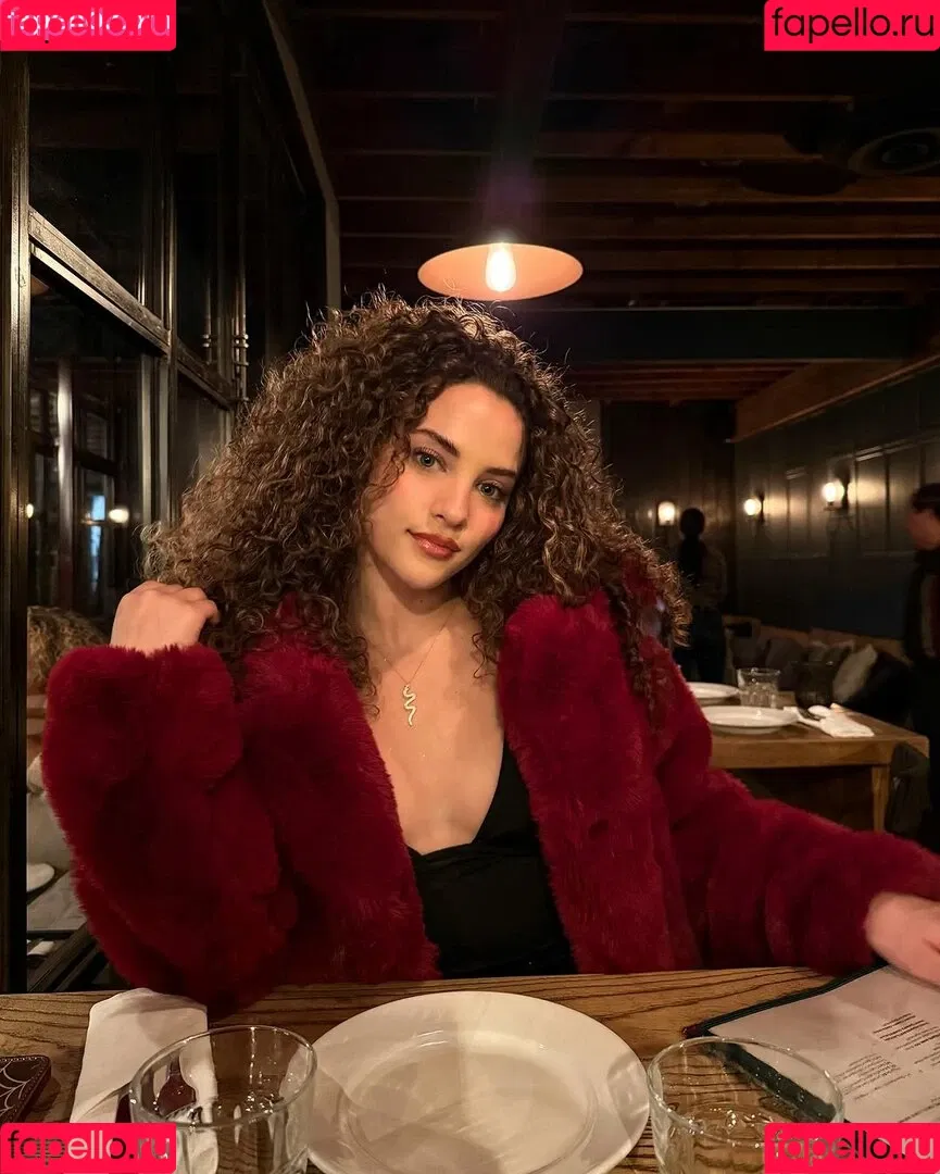 Sofie Dossi / sofiedossi Onlyfans Photo Gallery 