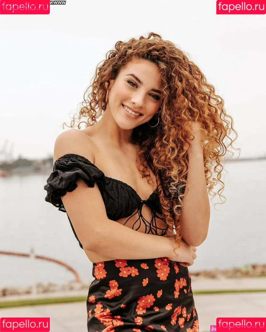 Sofie Dossi / sofiedossi Onlyfans Photo Gallery 