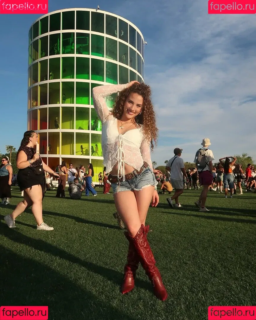 Sofie Dossi / sofiedossi Onlyfans Photo Gallery 