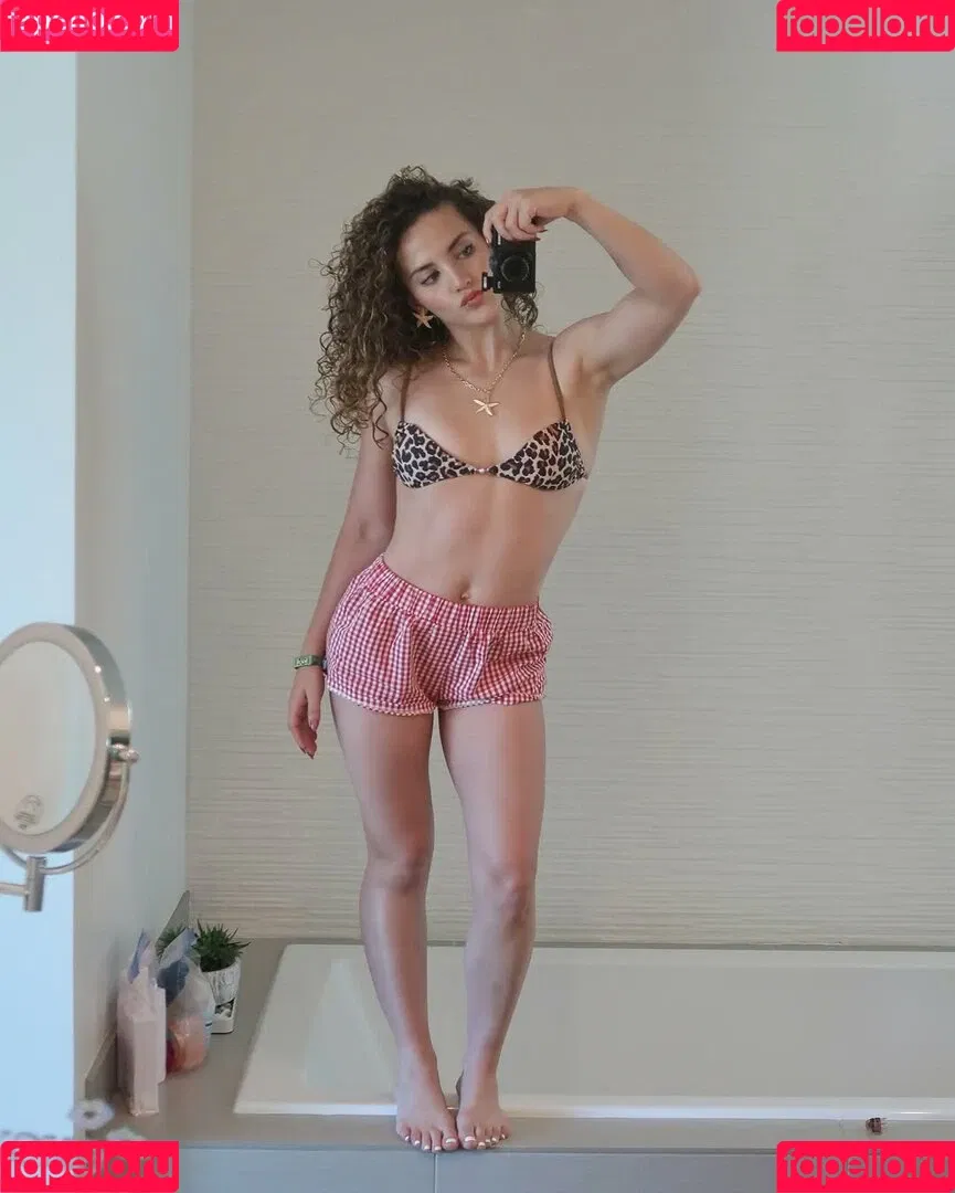 Sofie Dossi / sofiedossi Onlyfans Photo Gallery 