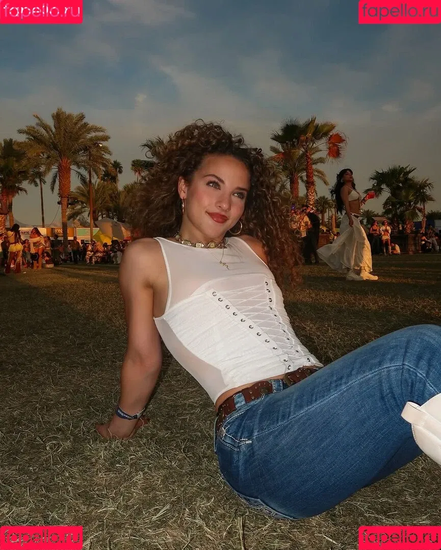 Sofie Dossi / sofiedossi Onlyfans Photo Gallery 