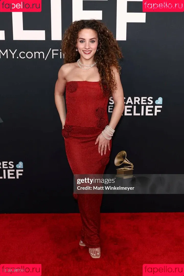 Sofie Dossi / sofiedossi Onlyfans Photo Gallery 