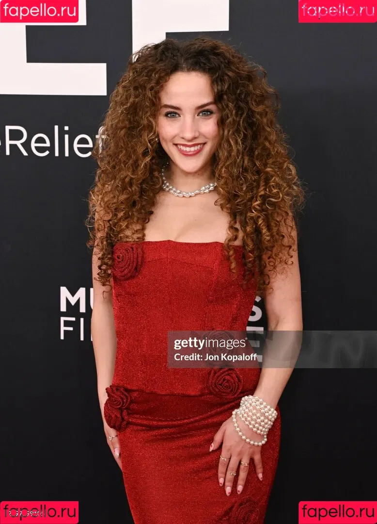 Sofie Dossi / sofiedossi Onlyfans Photo Gallery 