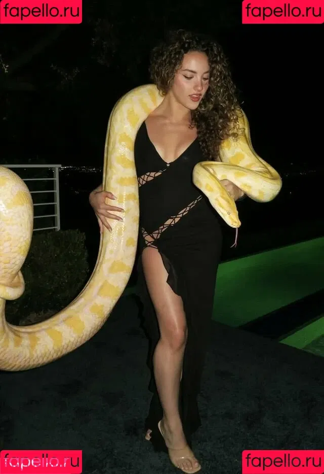 Sofie Dossi / sofiedossi Onlyfans Photo Gallery 