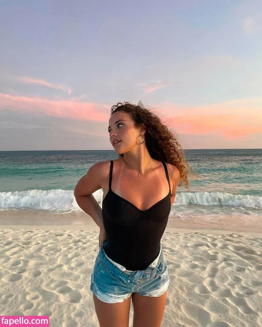 Sofie Dossi / sofiedossi Onlyfans Photo Gallery 