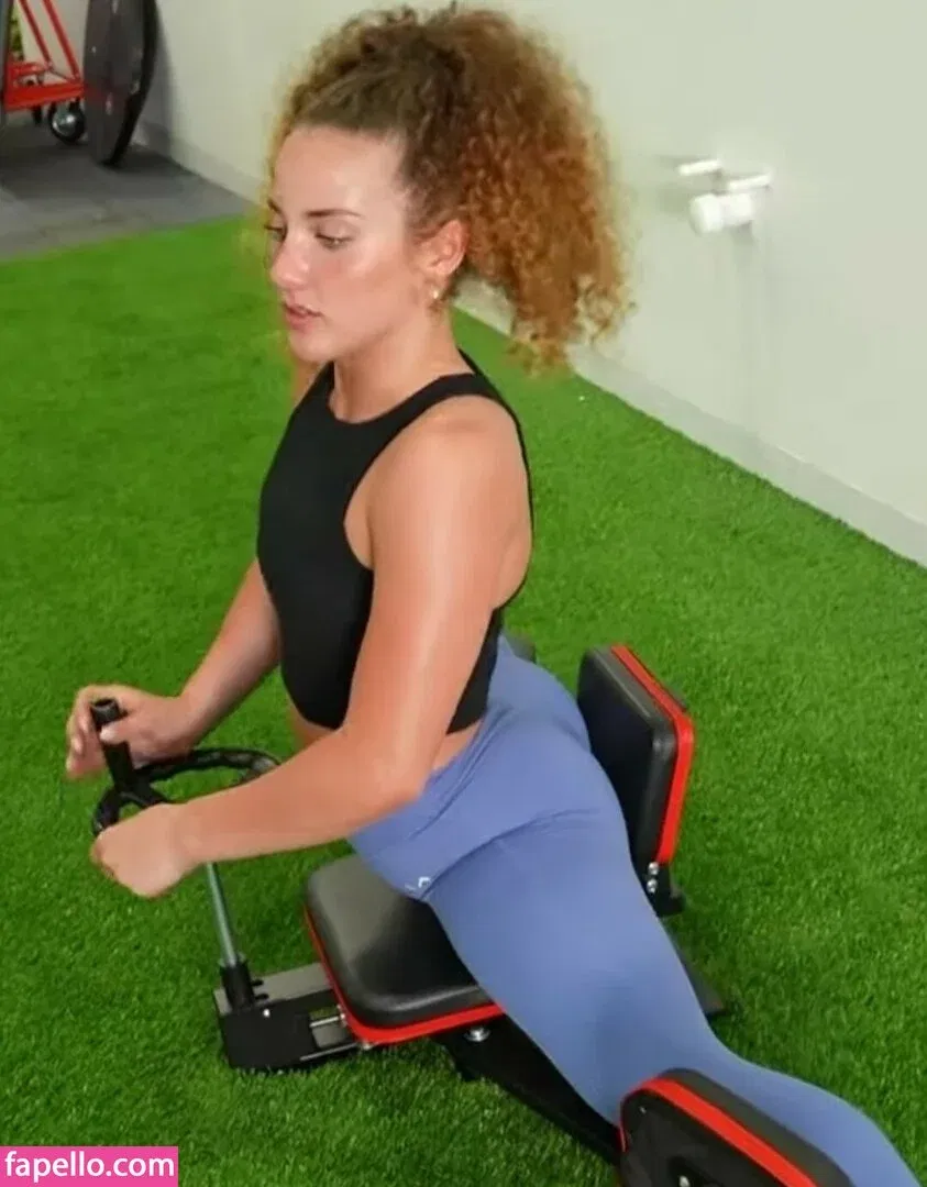 Sofie Dossi / sofiedossi Onlyfans Photo Gallery 