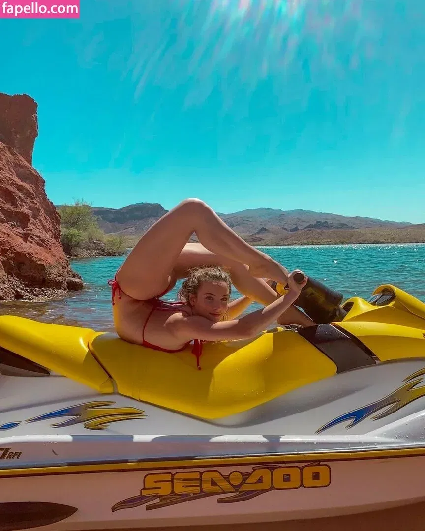 Sofie Dossi / sofiedossi Onlyfans Photo Gallery 