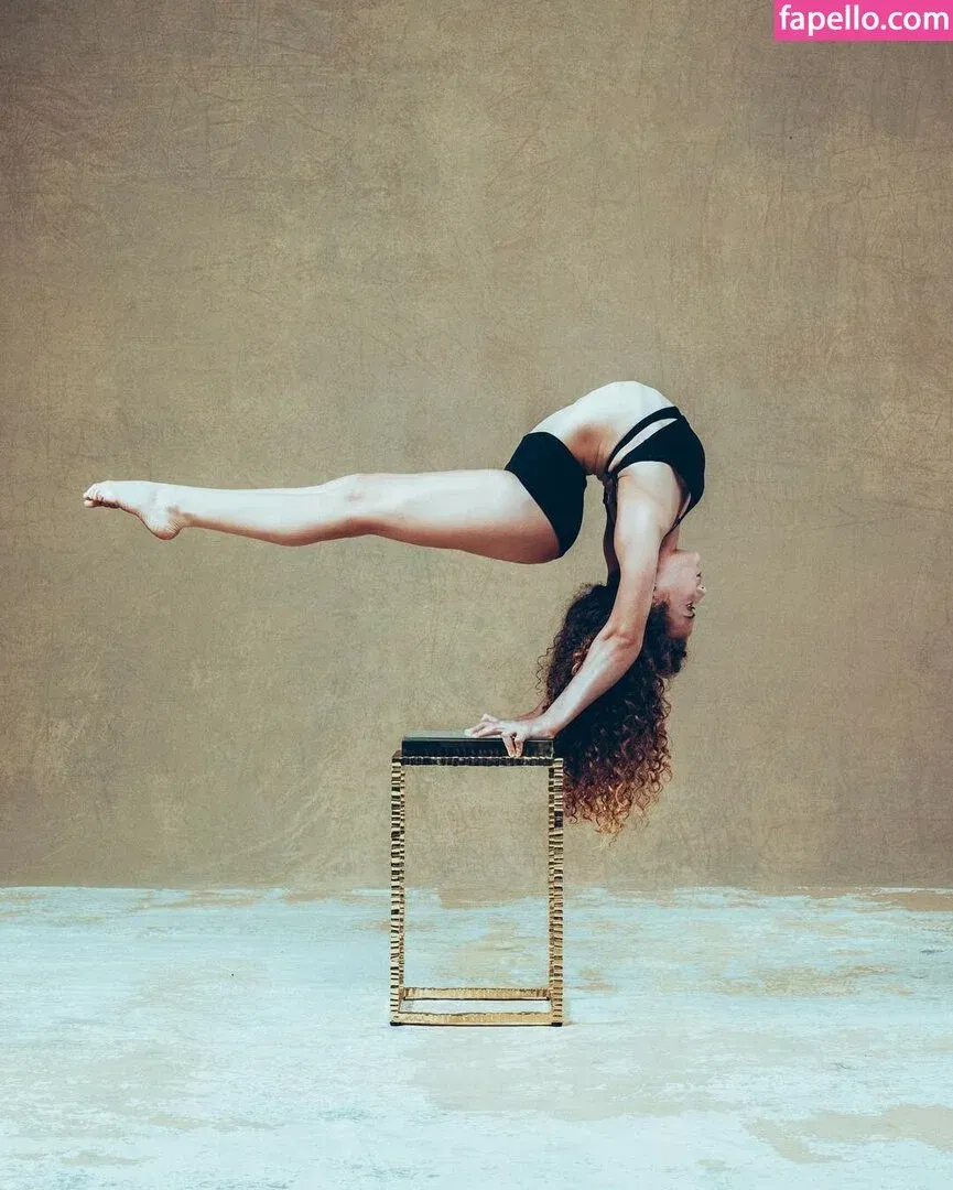 Sofie Dossi / sofiedossi Onlyfans Photo Gallery 