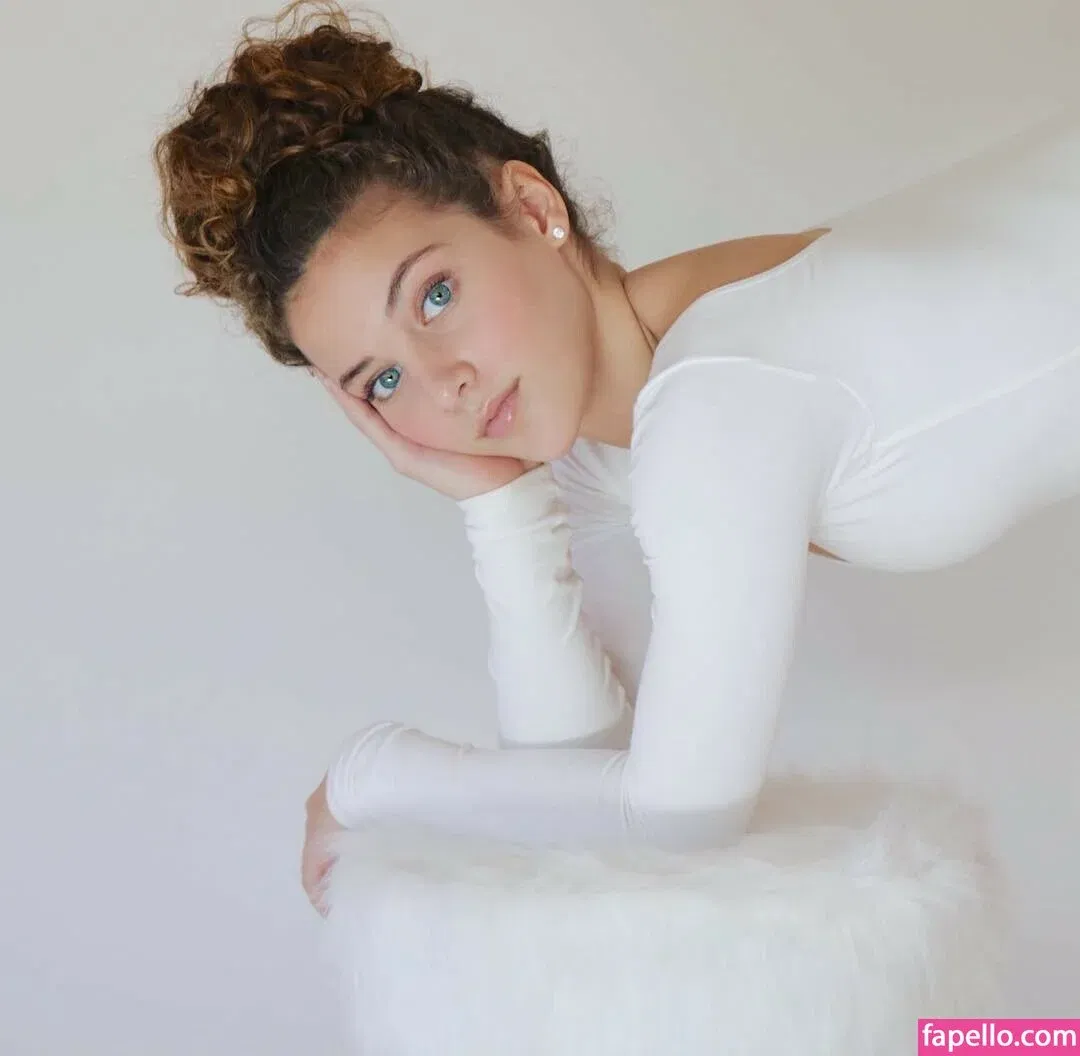 Sofie Dossi / sofiedossi Onlyfans Photo Gallery 