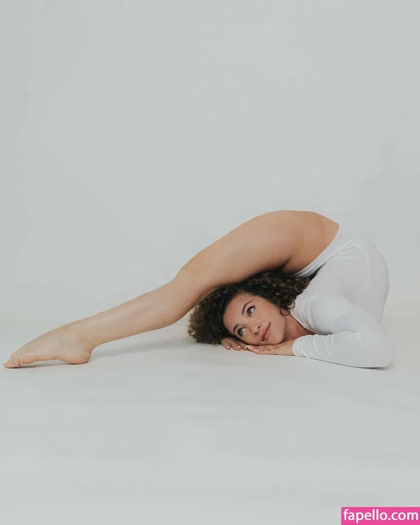 Sofie Dossi / sofiedossi Onlyfans Photo Gallery 