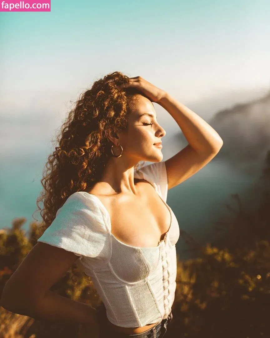 Sofie Dossi / sofiedossi Onlyfans Photo Gallery 