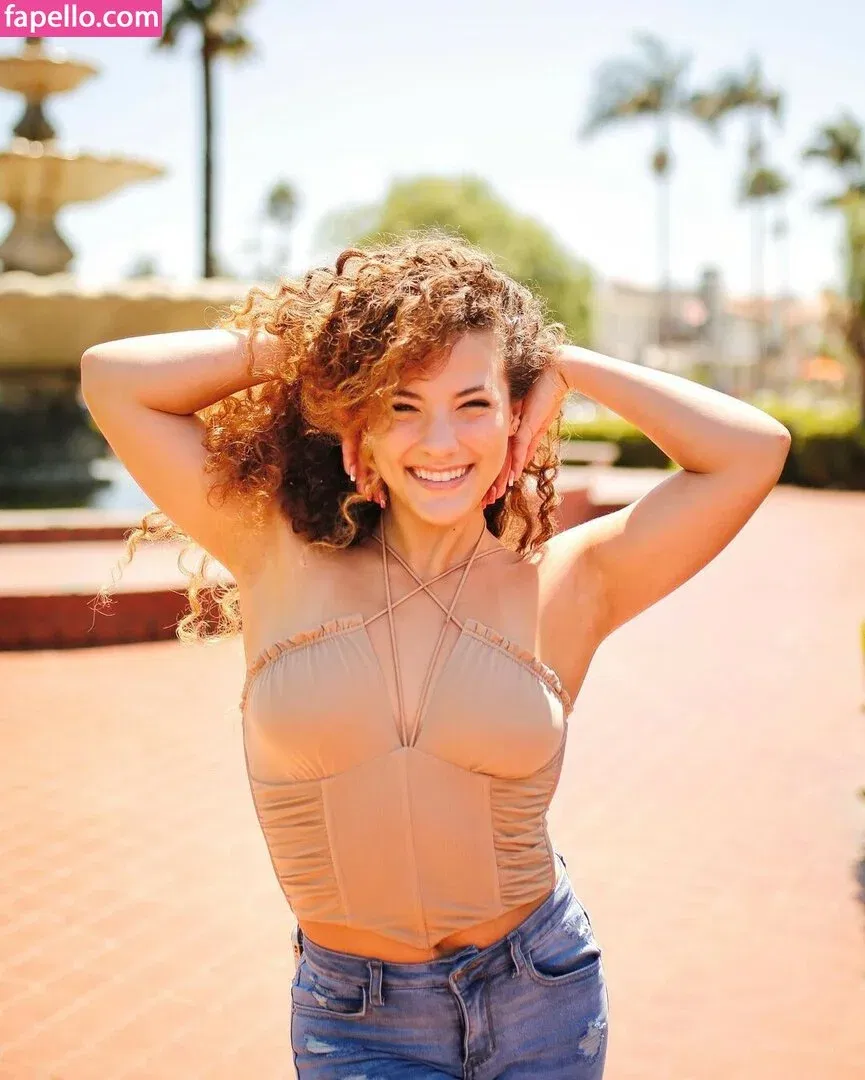 Sofie Dossi / sofiedossi Onlyfans Photo Gallery 