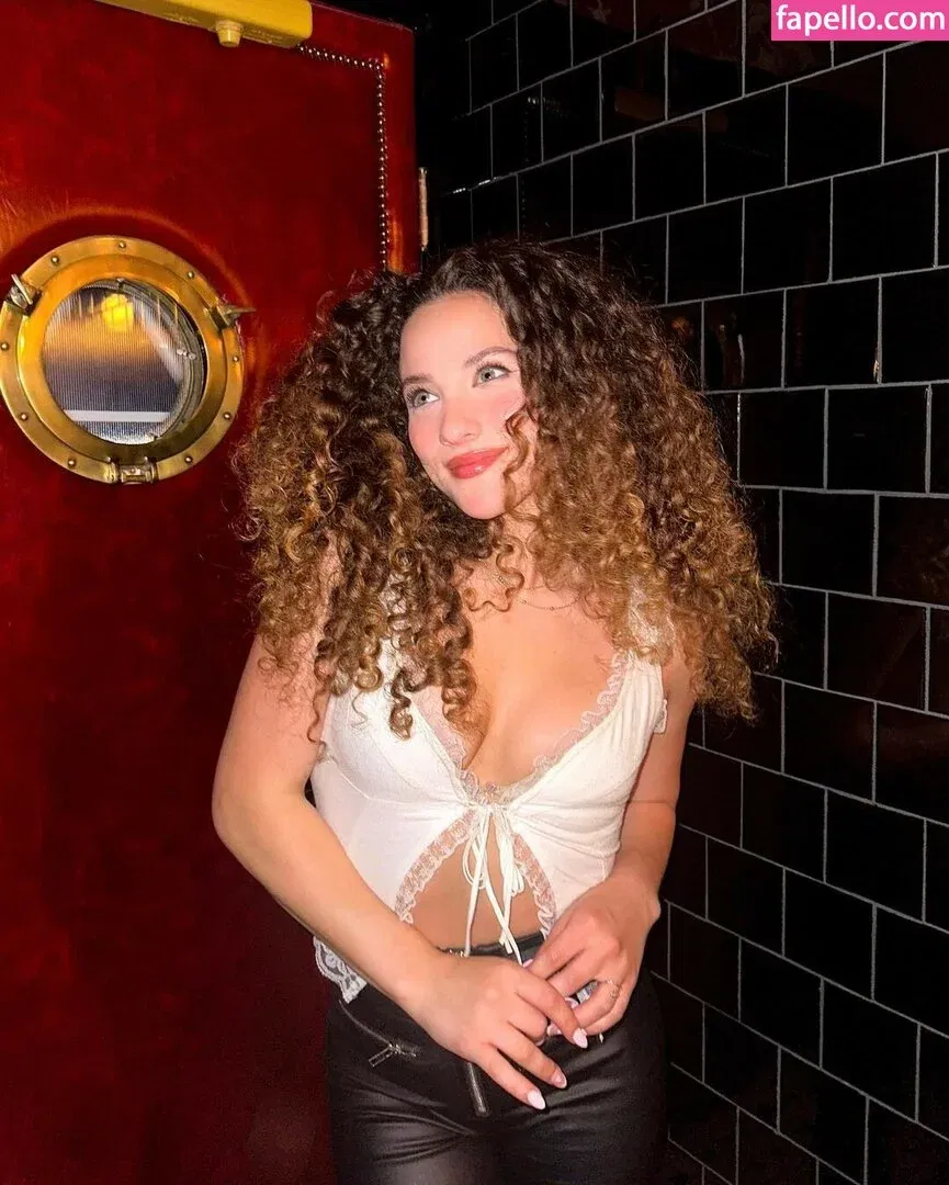 Sofie Dossi / sofiedossi Onlyfans Photo Gallery 