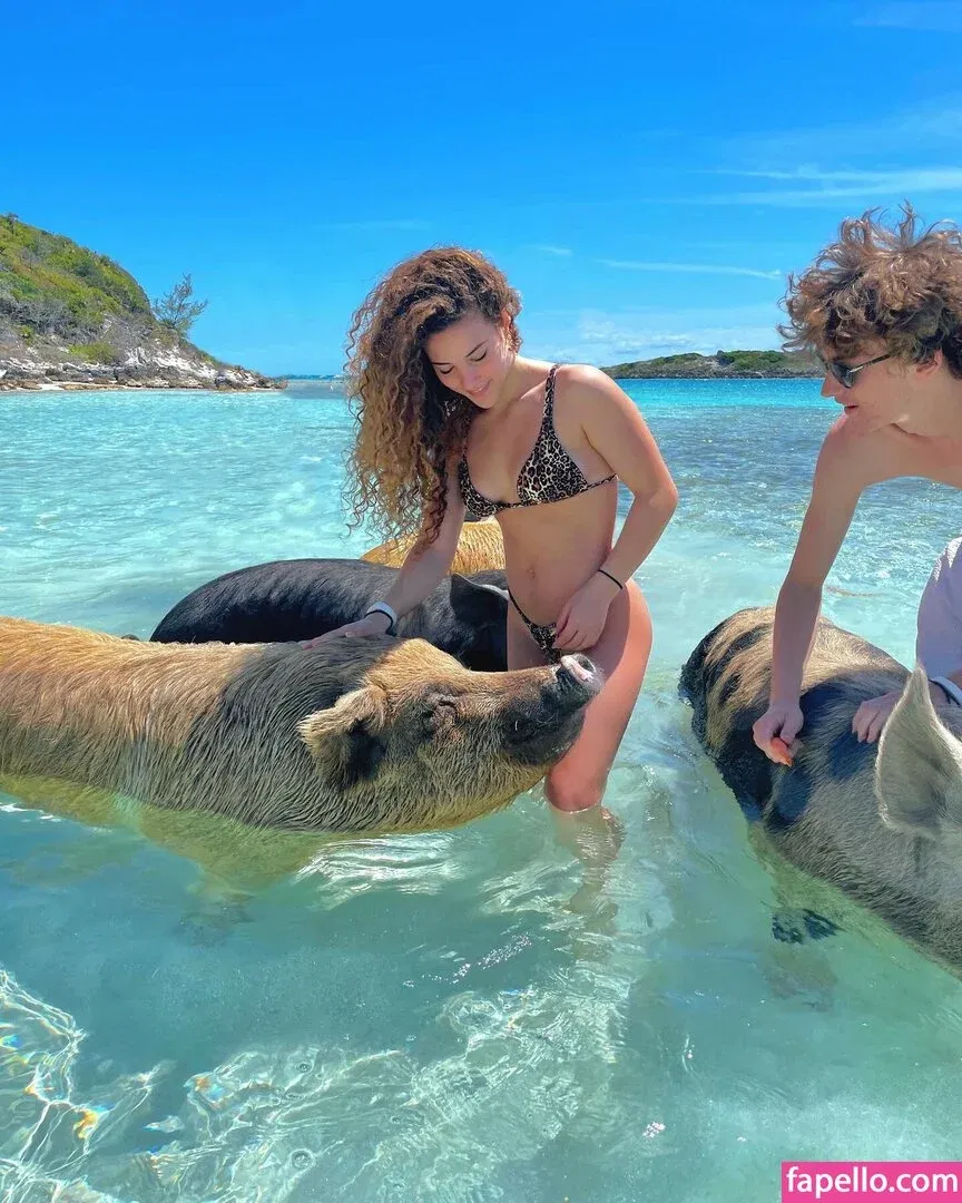 Sofie Dossi / sofiedossi Onlyfans Photo Gallery 