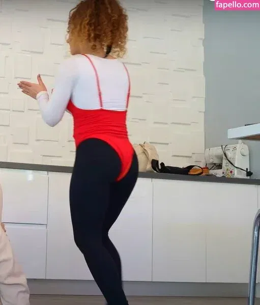 Sofie Dossi / sofiedossi Onlyfans Photo Gallery 