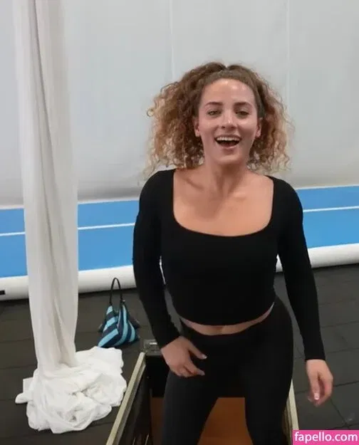 Sofie Dossi / sofiedossi Onlyfans Photo Gallery 
