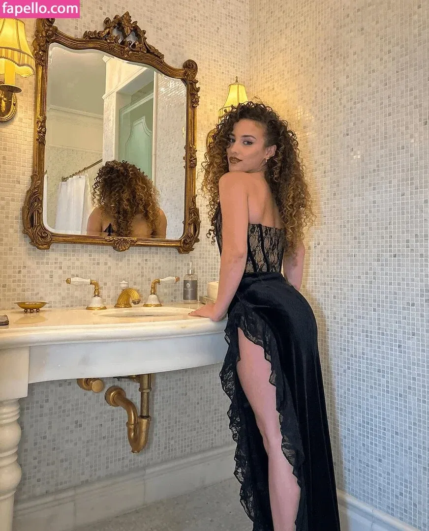 Sofie Dossi / sofiedossi Onlyfans Photo Gallery 