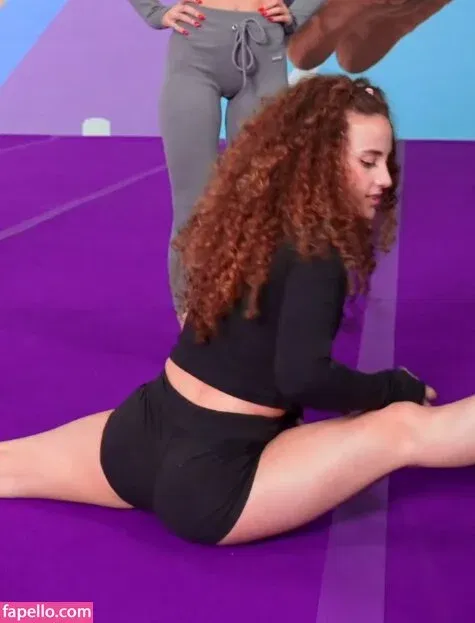 Sofie Dossi / sofiedossi Onlyfans Photo Gallery 
