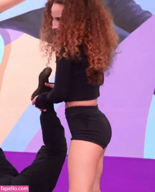 Sofie Dossi / sofiedossi Onlyfans Photo Gallery 