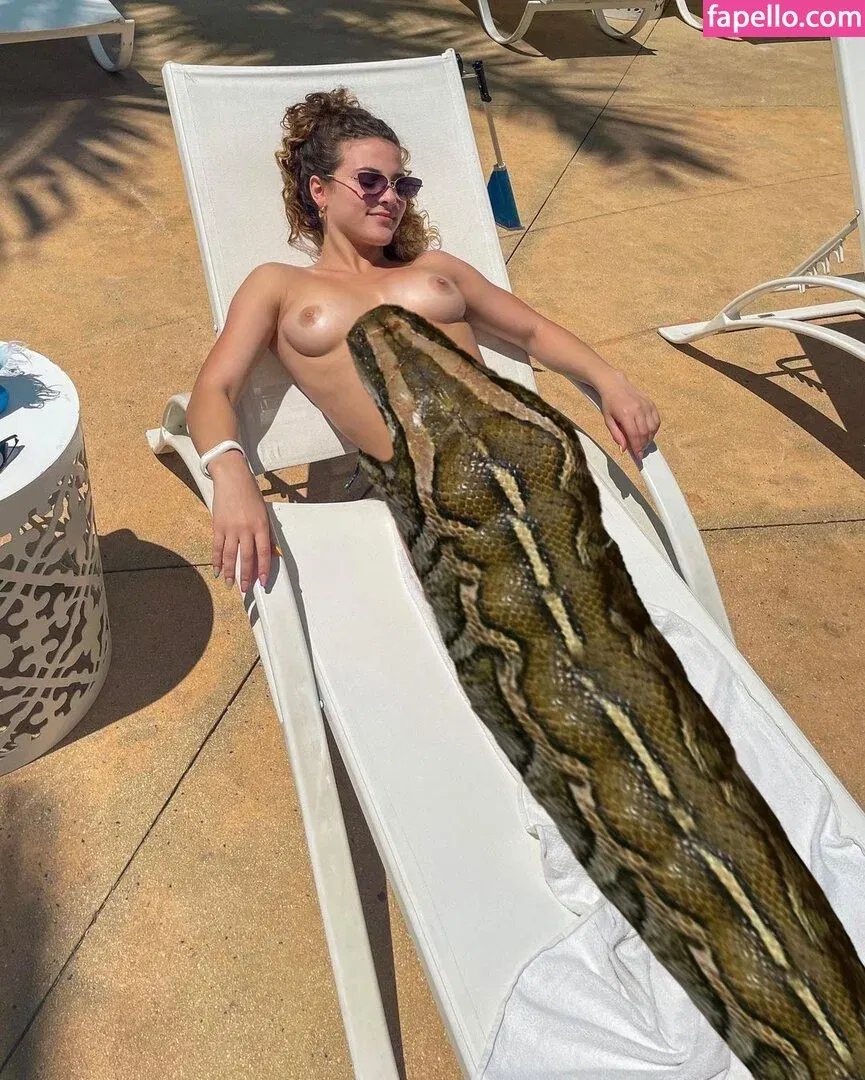 Sofie Dossi / sofiedossi Onlyfans Photo Gallery 