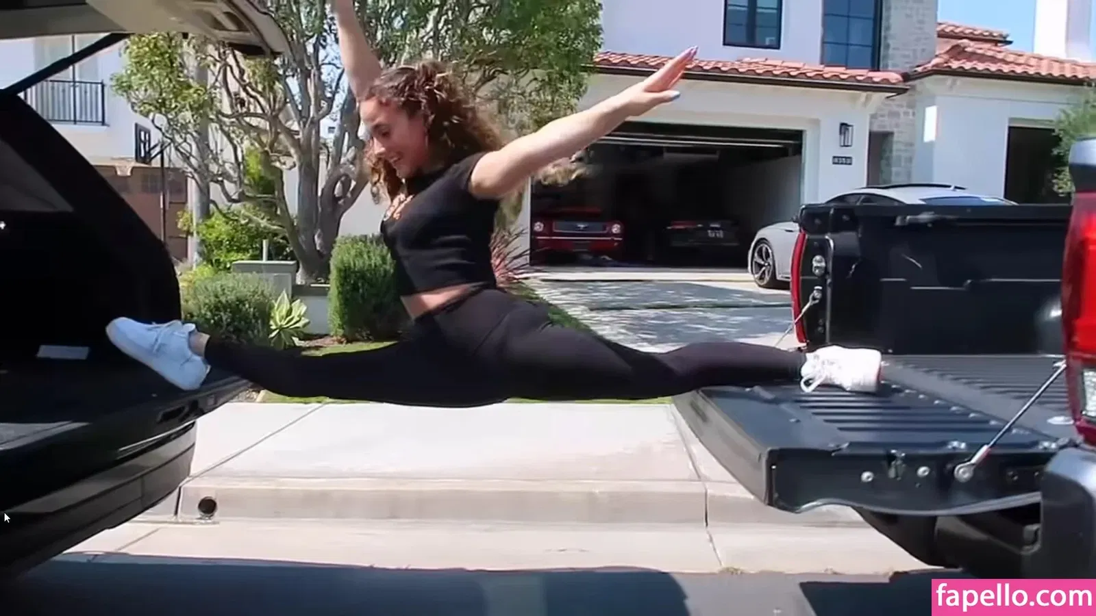 Sofie Dossi / sofiedossi Onlyfans Photo Gallery 