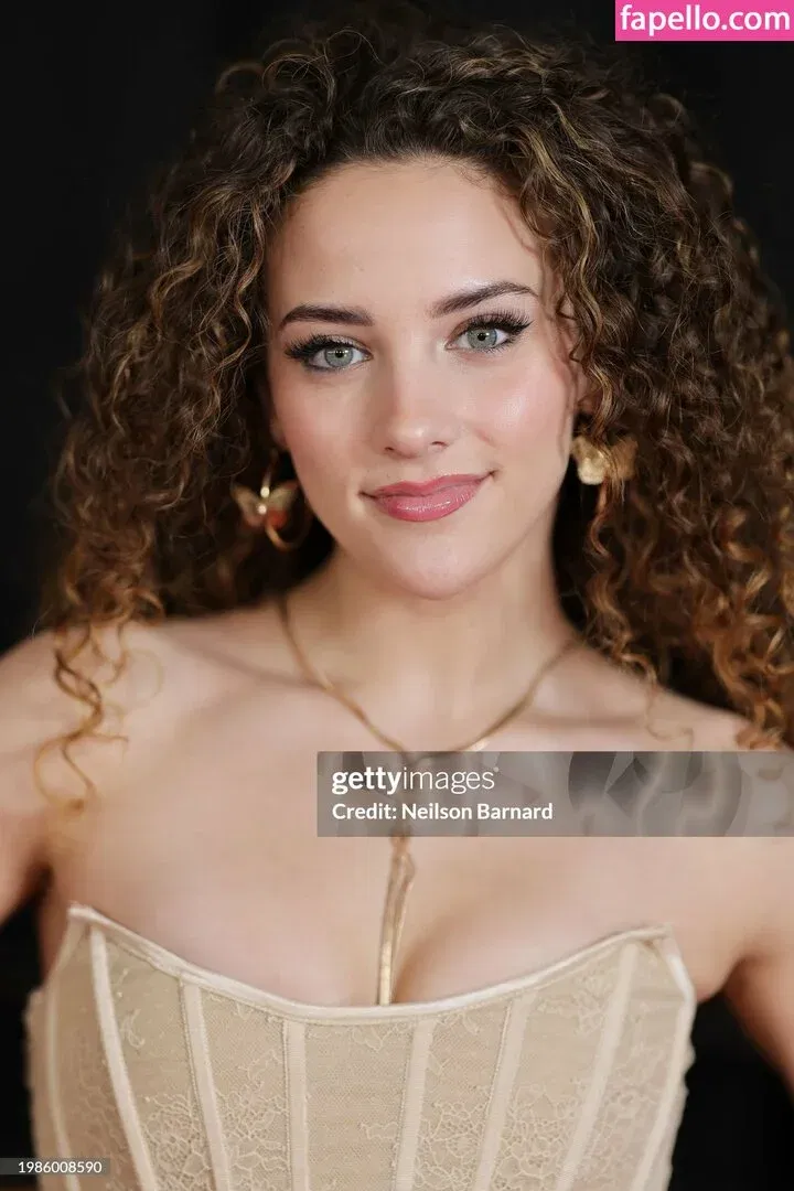 Sofie Dossi / sofiedossi Onlyfans Photo Gallery 