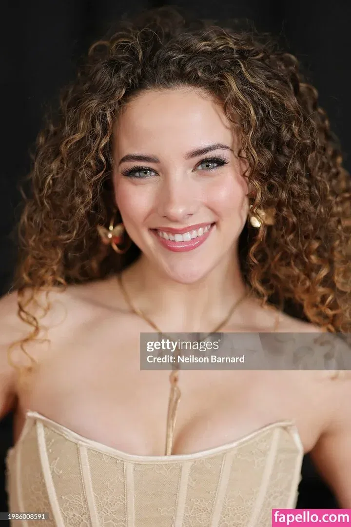Sofie Dossi / sofiedossi Onlyfans Photo Gallery 