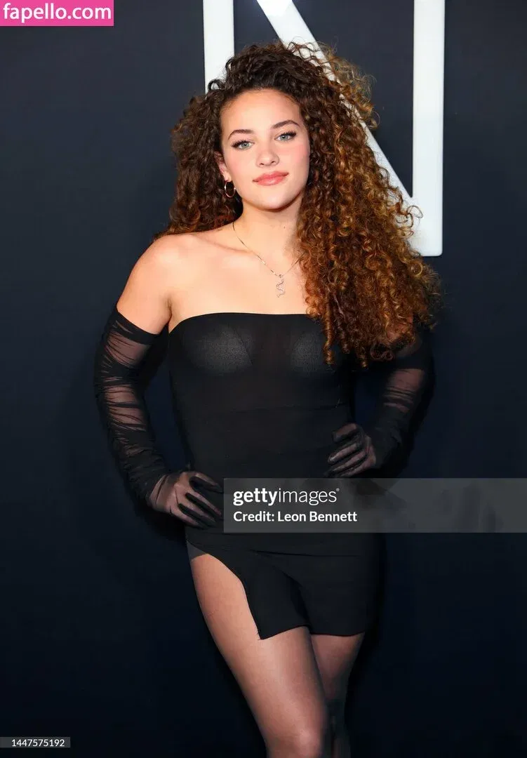 Sofie Dossi / sofiedossi Onlyfans Photo Gallery 