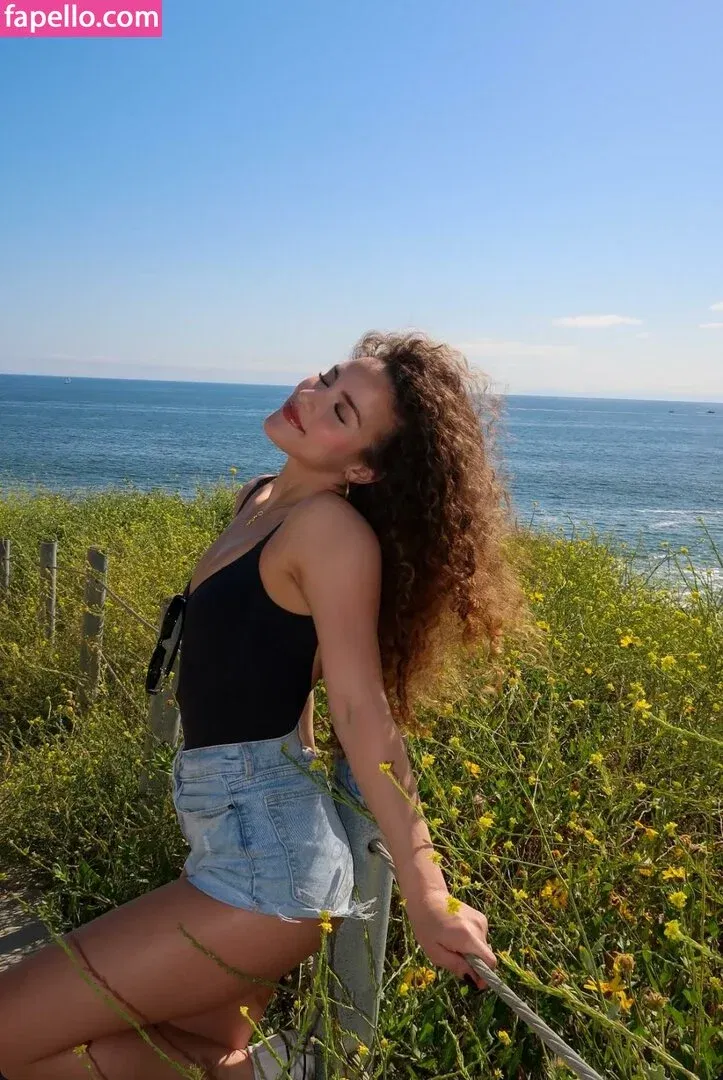 Sofie Dossi / sofiedossi Onlyfans Photo Gallery 