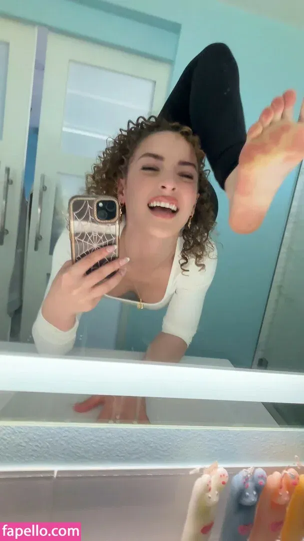 Sofie Dossi / sofiedossi Onlyfans Photo Gallery 