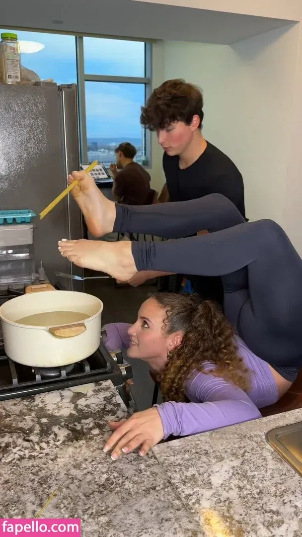 Sofie Dossi / sofiedossi Onlyfans Photo Gallery 