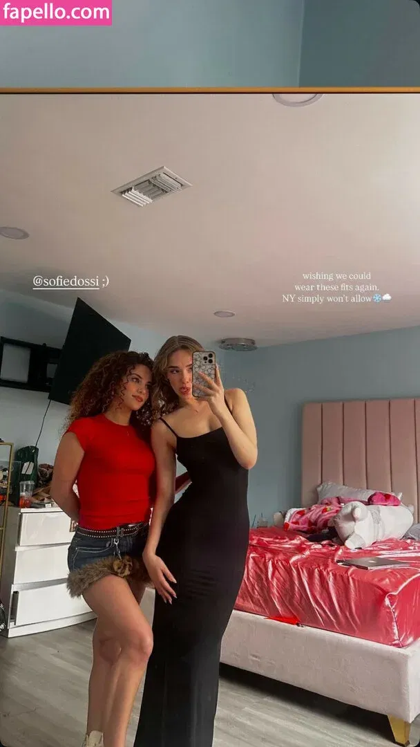 Sofie Dossi / sofiedossi Onlyfans Photo Gallery 