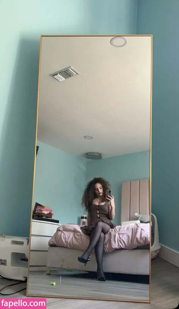 Sofie Dossi / sofiedossi Onlyfans Photo Gallery 