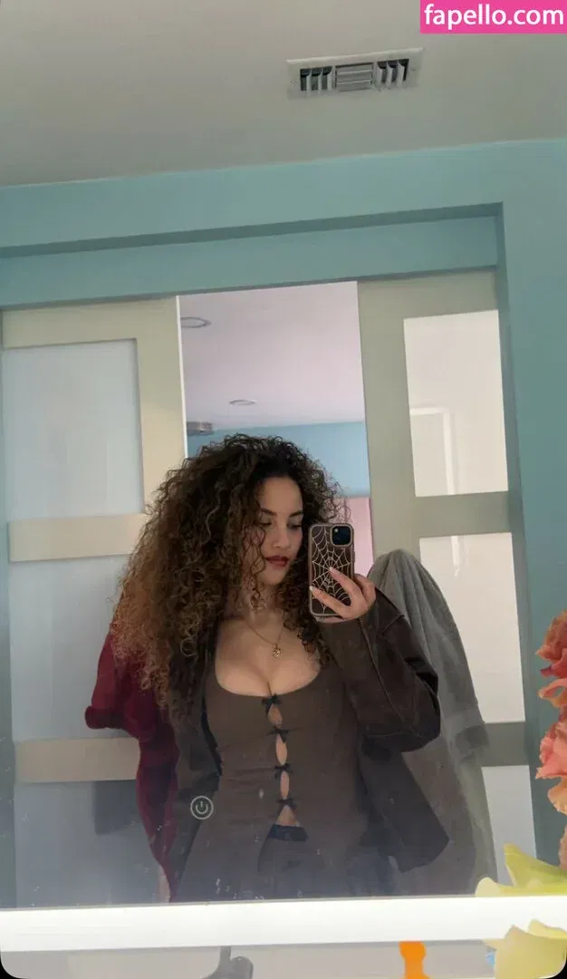 Sofie Dossi / sofiedossi Onlyfans Photo Gallery 