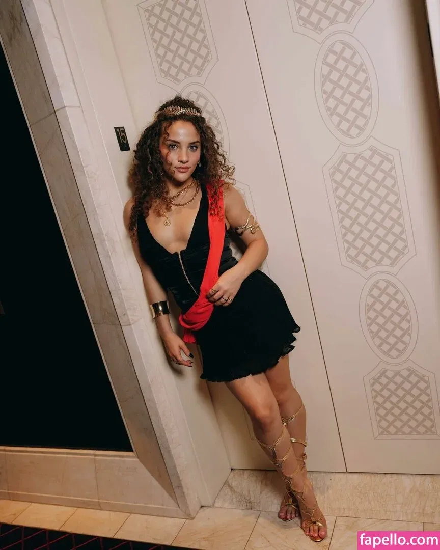 Sofie Dossi / sofiedossi Onlyfans Photo Gallery 