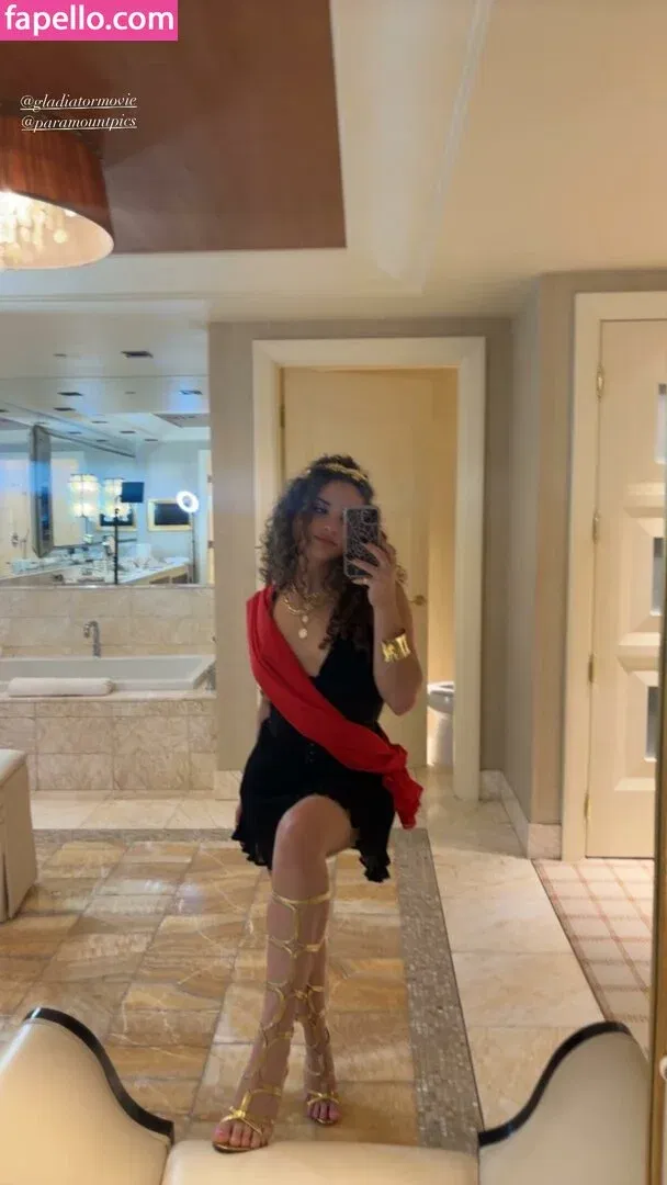 Sofie Dossi / sofiedossi Onlyfans Photo Gallery 