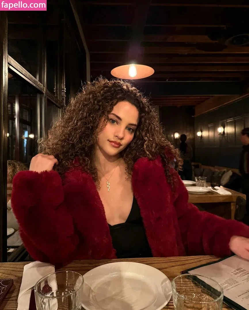 Sofie Dossi / sofiedossi Onlyfans Photo Gallery 