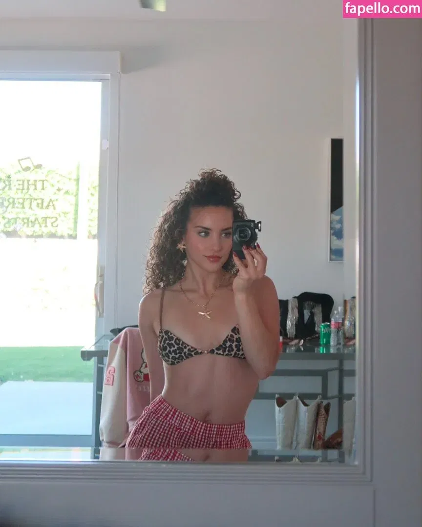 Sofie Dossi / sofiedossi Onlyfans Photo Gallery 